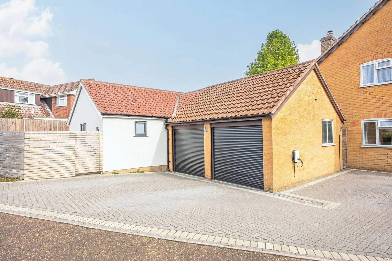Detached Family Home with Detached An, photo 17