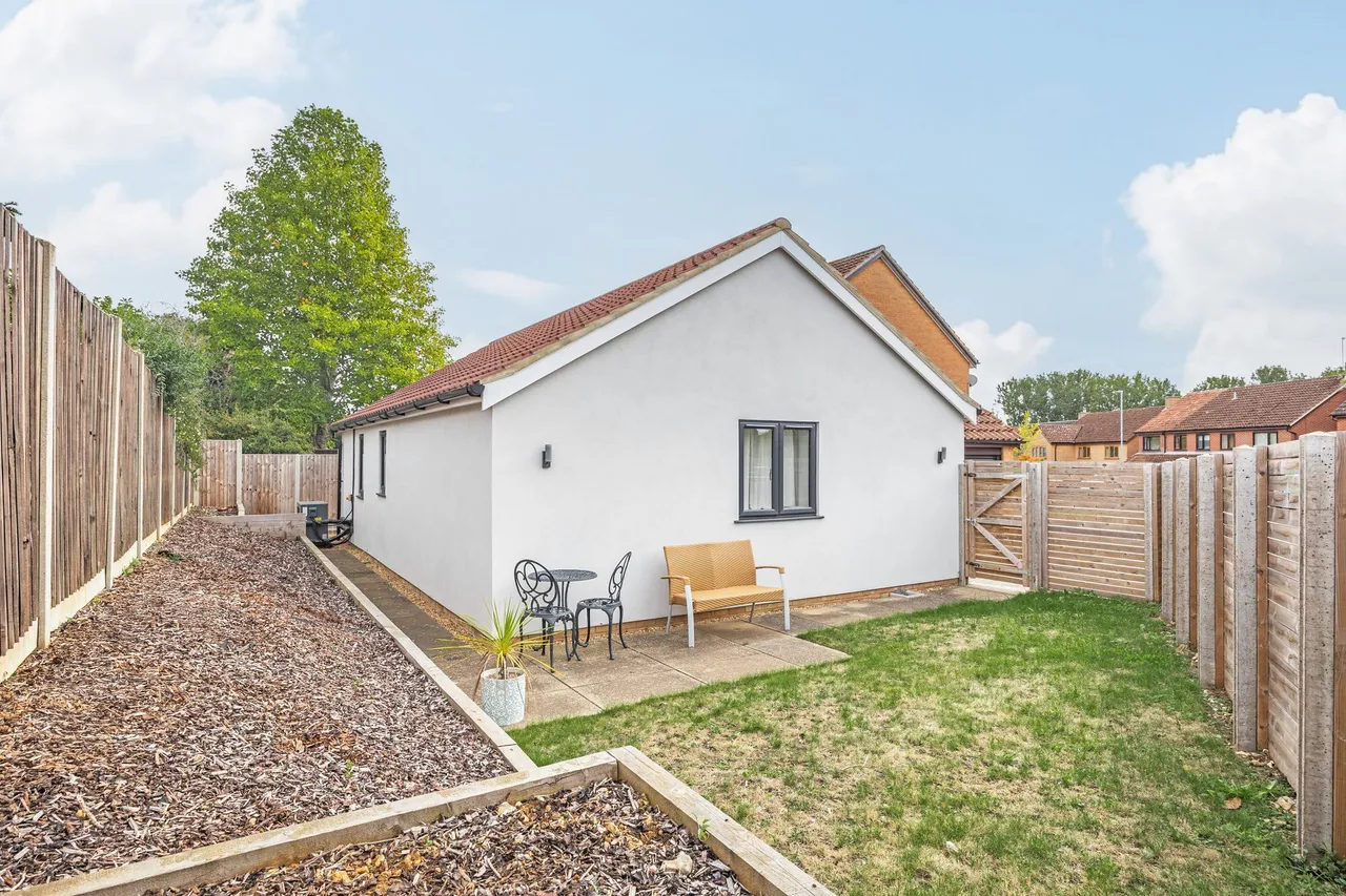 Detached Family Home with Detached An, photo 5