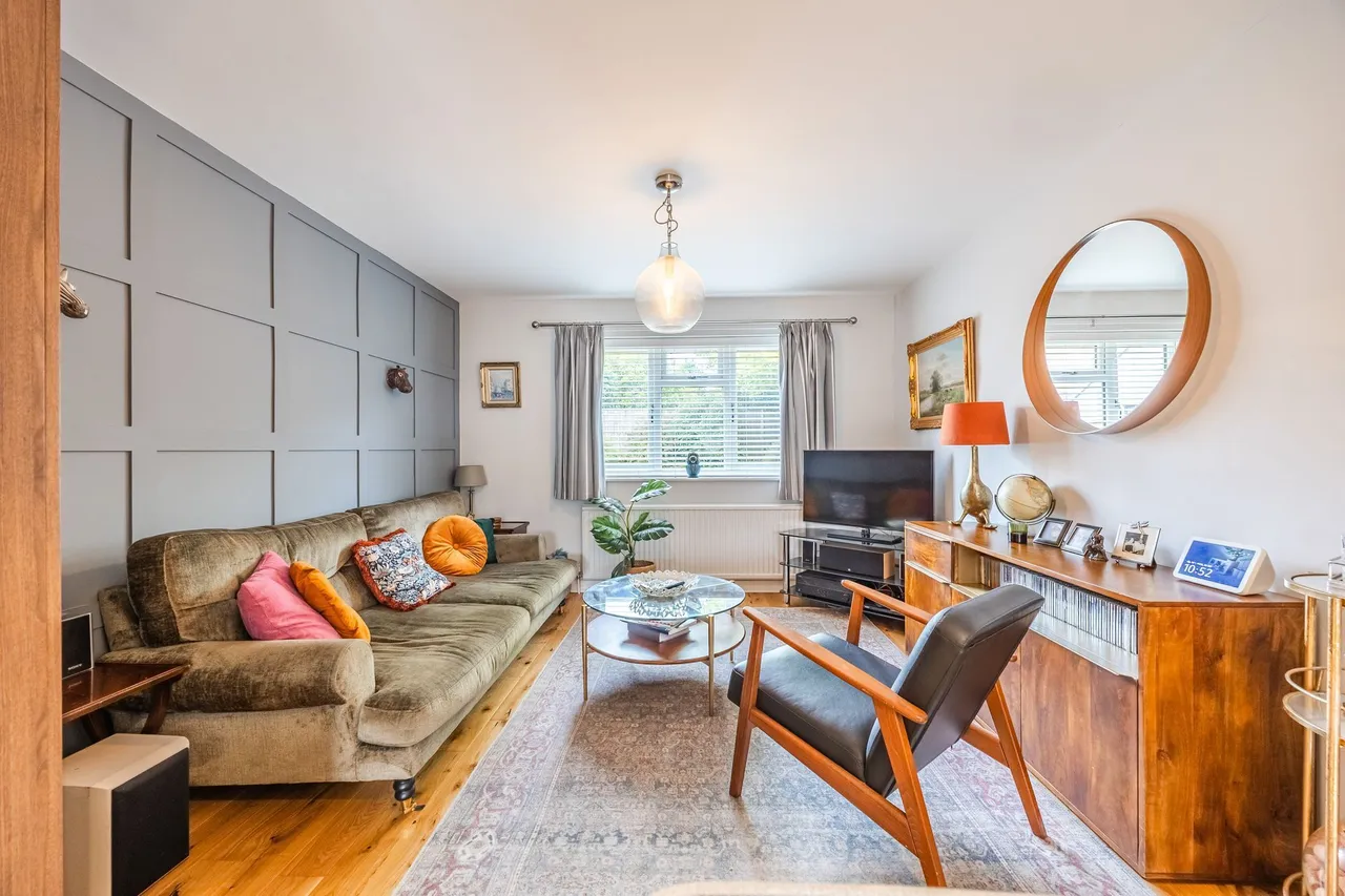 Detached Family Home with Detached An, photo 4