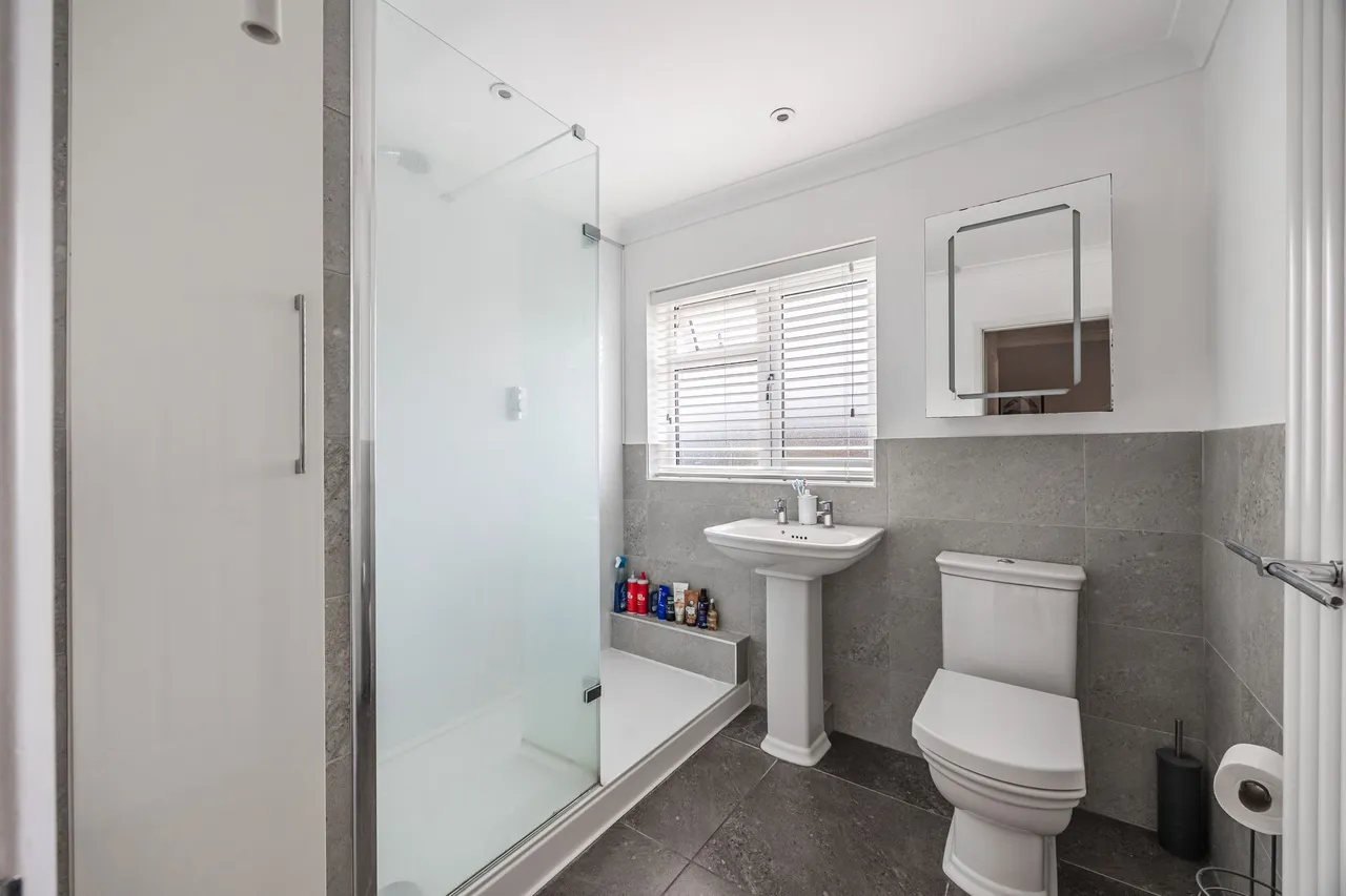 Detached Family Home with Detached An, photo 12
