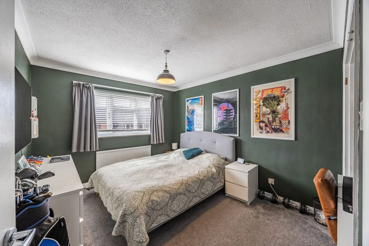 Detached Family Home with Detached An, photo 9