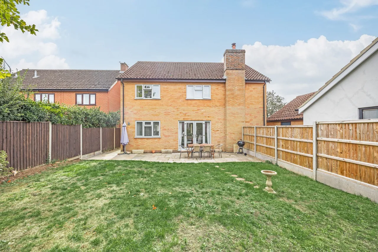 Detached Family Home with Detached An, photo 13