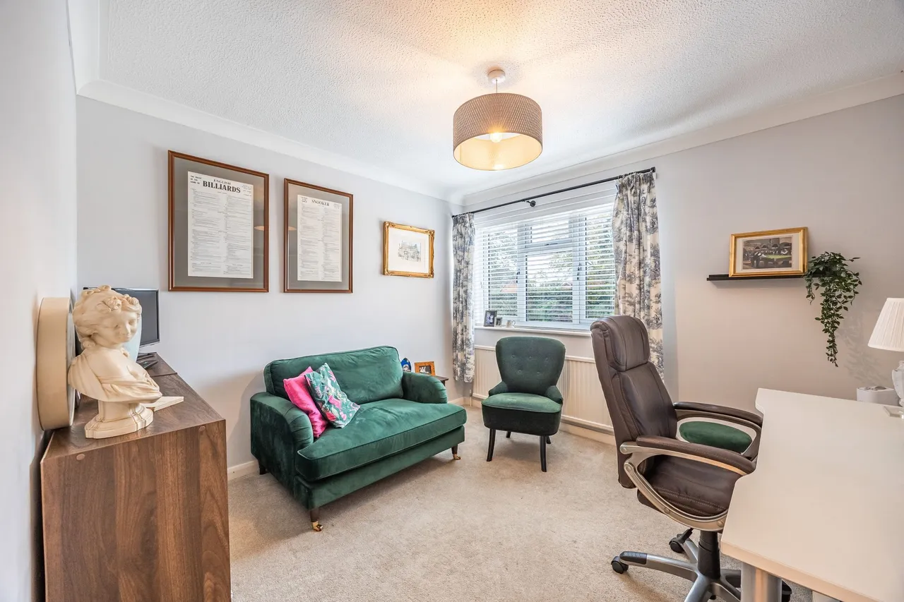 Detached Family Home with Detached An, photo 7
