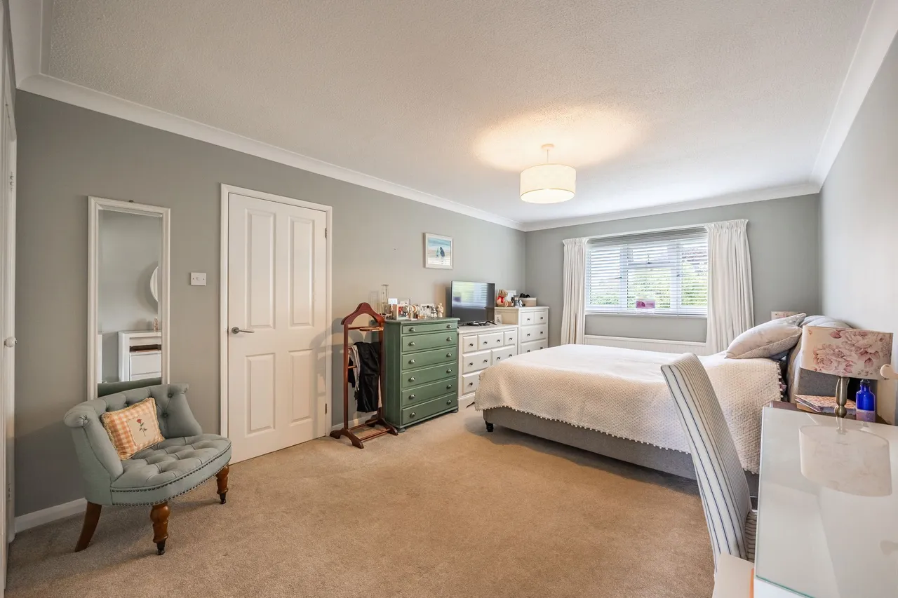 Detached Family Home with Detached An, photo 8