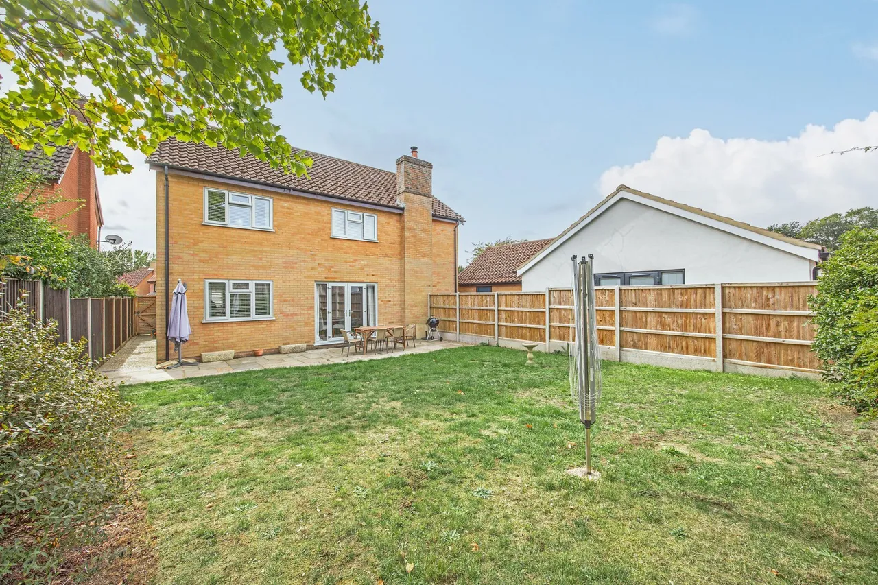 Detached Family Home with Detached An, photo 15