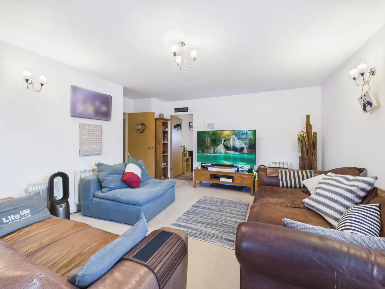 Lion Street, Newmarket Court, NP7, photo 2