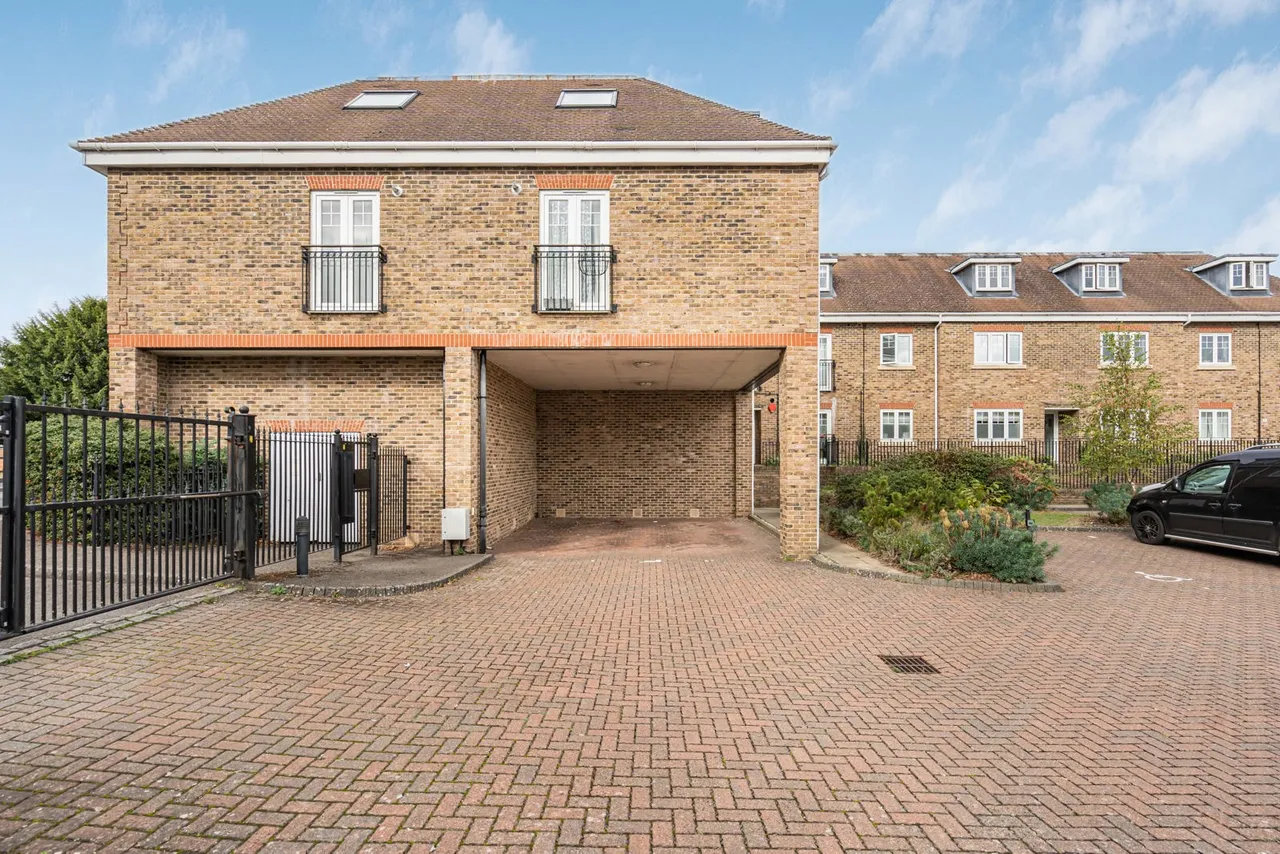 Thorpe Road, Staines-upon-Thames, TW18, photo 11