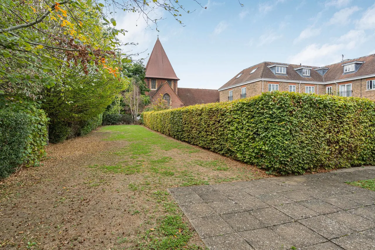 Thorpe Road, Staines-upon-Thames, TW18, photo 10