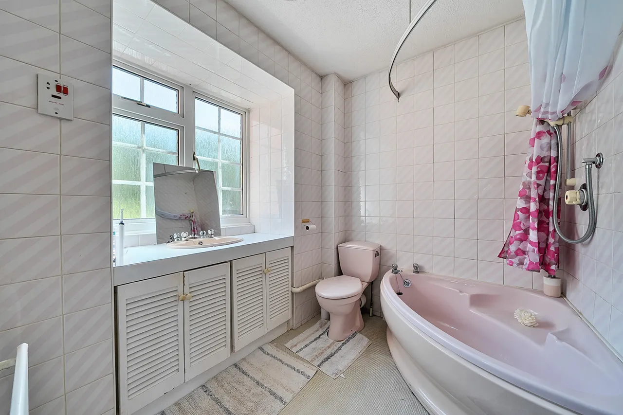 Wolds Drive, BR6, photo 15