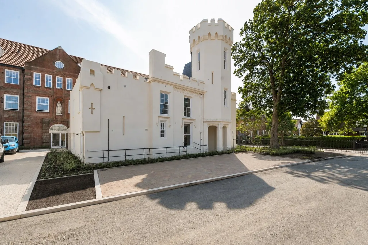 3 bed flat for sale, Ellis Close, Southsea, PO5
