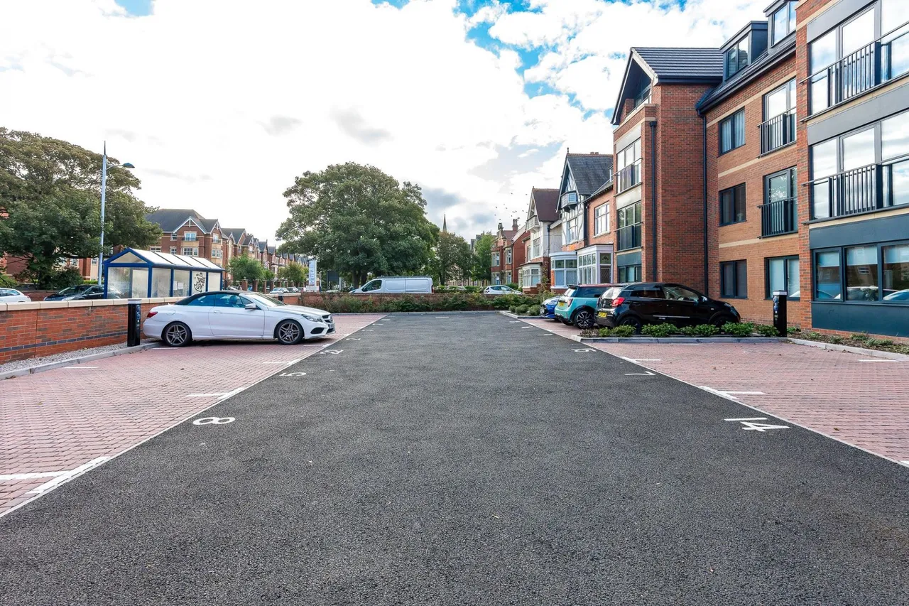 Clifton Drive South, FY8, photo 14