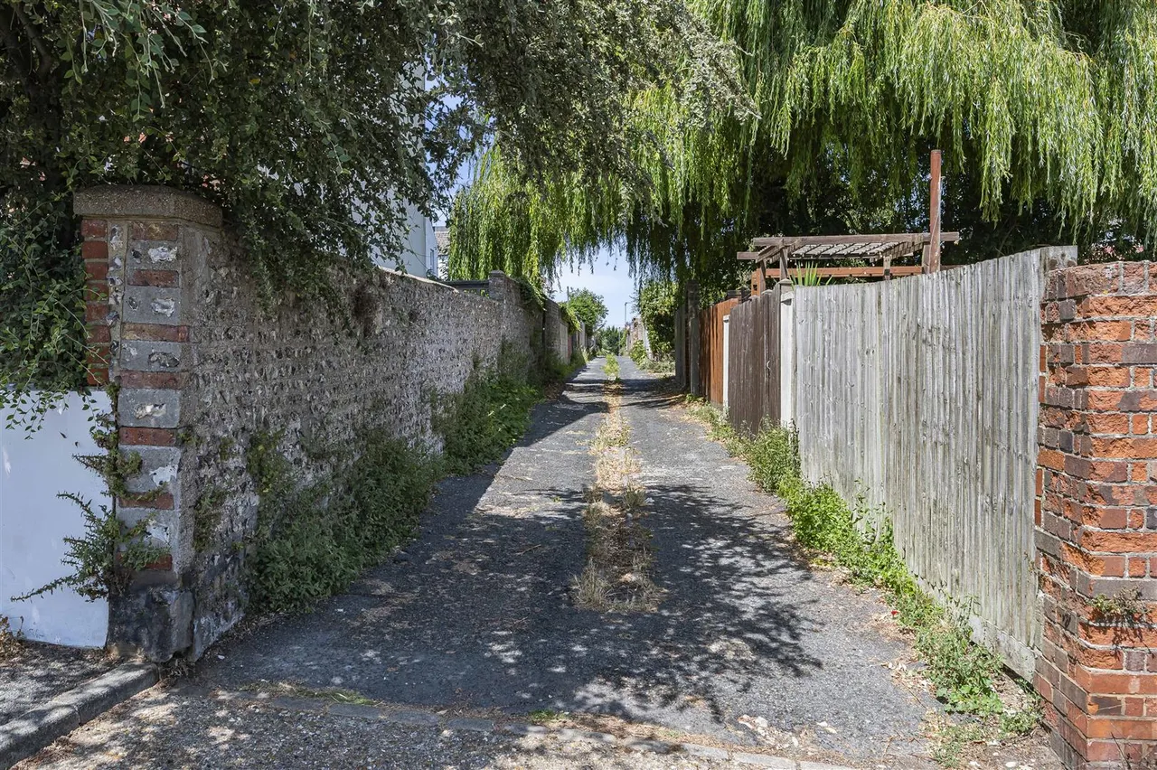 Meeching Road, Newhaven, photo 26