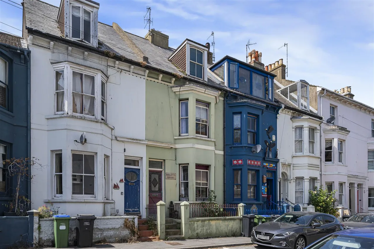 4 bed house for sale, Meeching Road, Newhaven