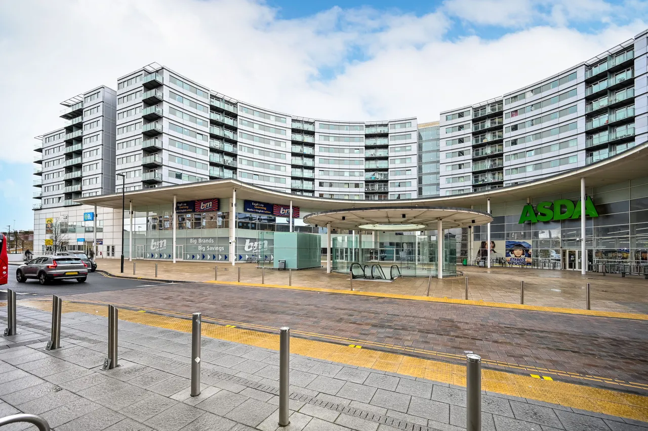 444 The Blenheim Centre, Prince Regent Road, Hounslow, photo 4