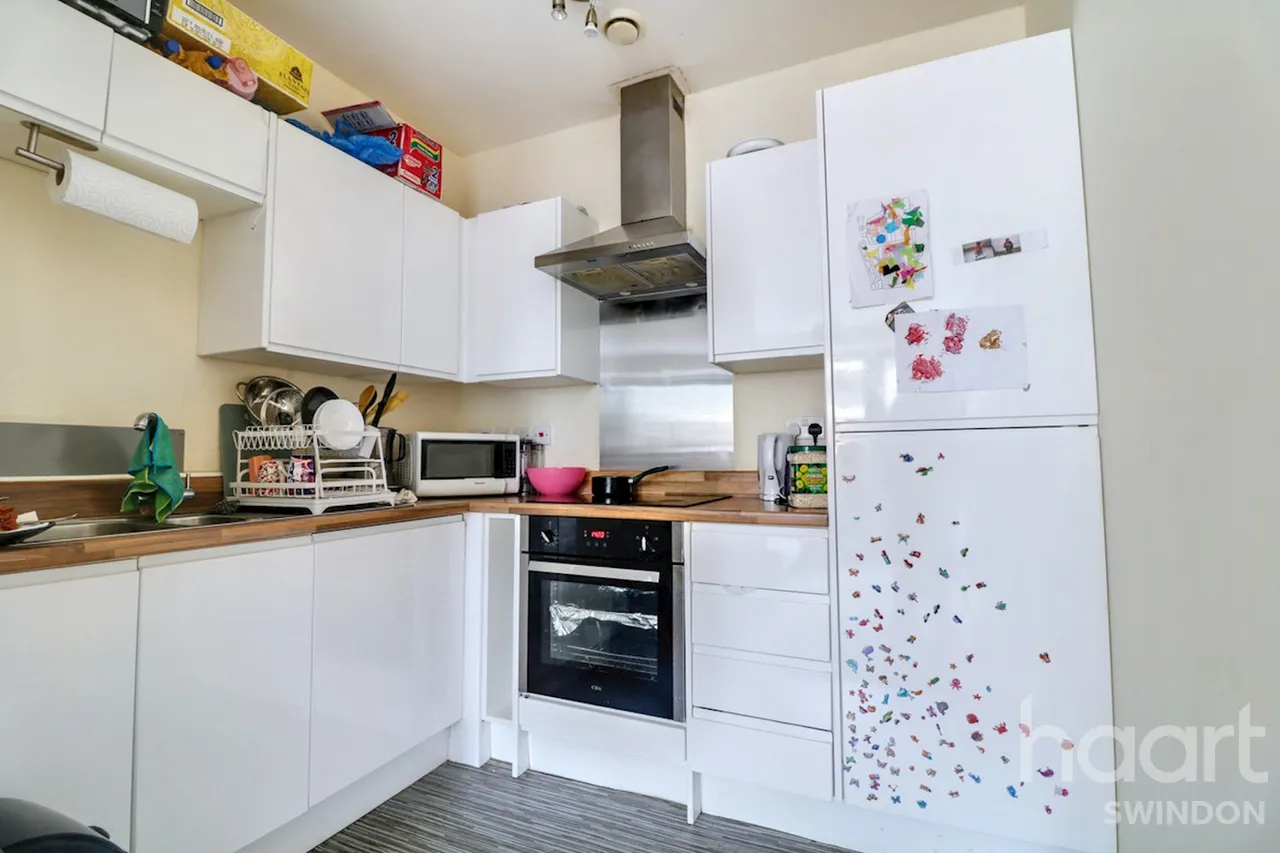 Farnsby Street, Swindon, SN1, photo 2