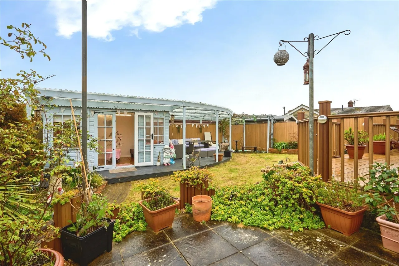 Hinton Road, Newport, PO30, photo 6