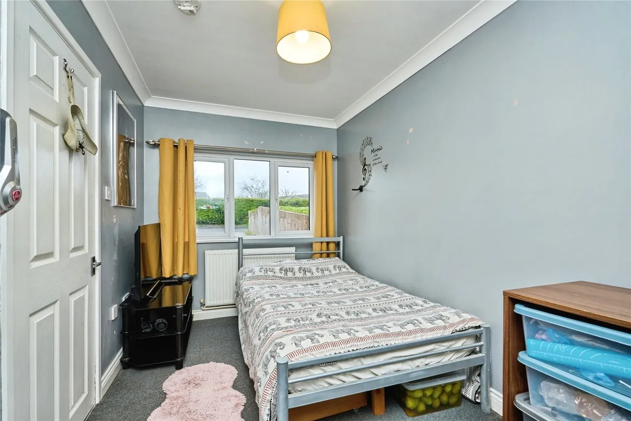 Hinton Road, Newport, PO30, photo 14