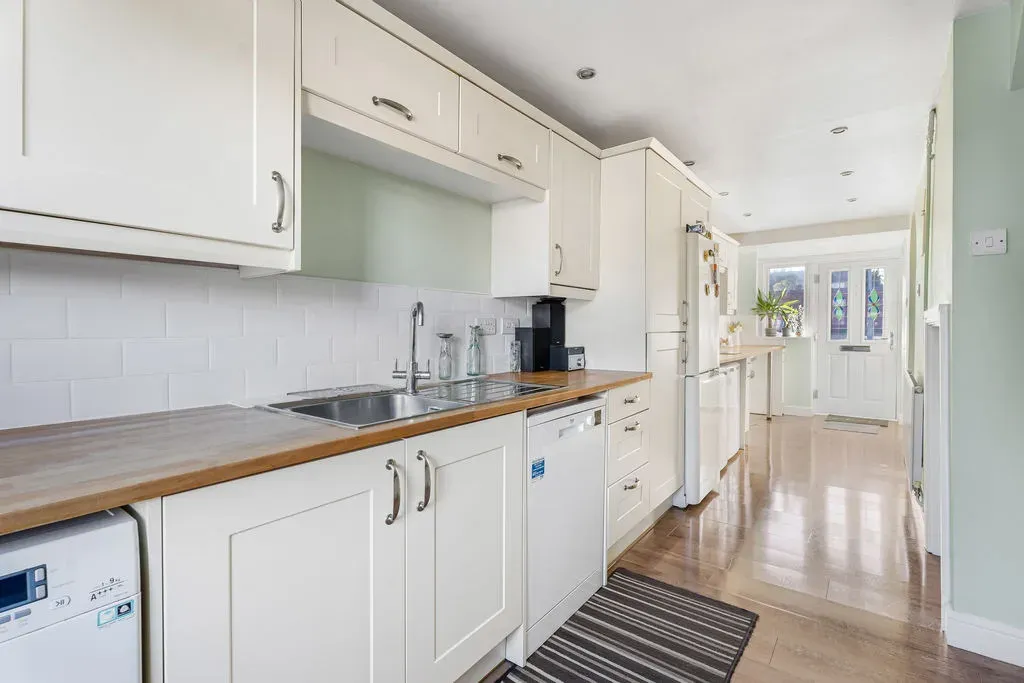 Whitby Close, Bletchley, Milton Keynes, Buckinghamshire, MK3 6NN, photo 2