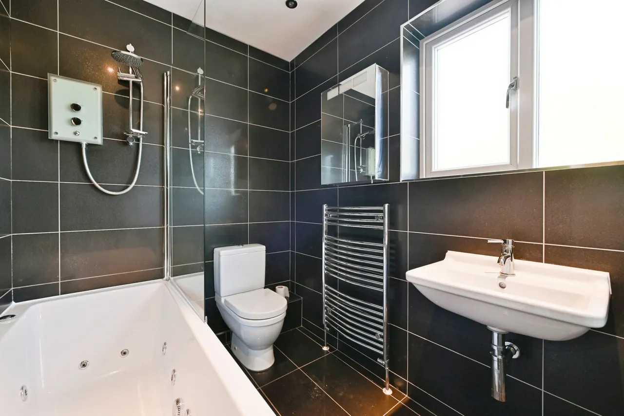 Wollaton Vale, Wollaton, NG8, photo 15