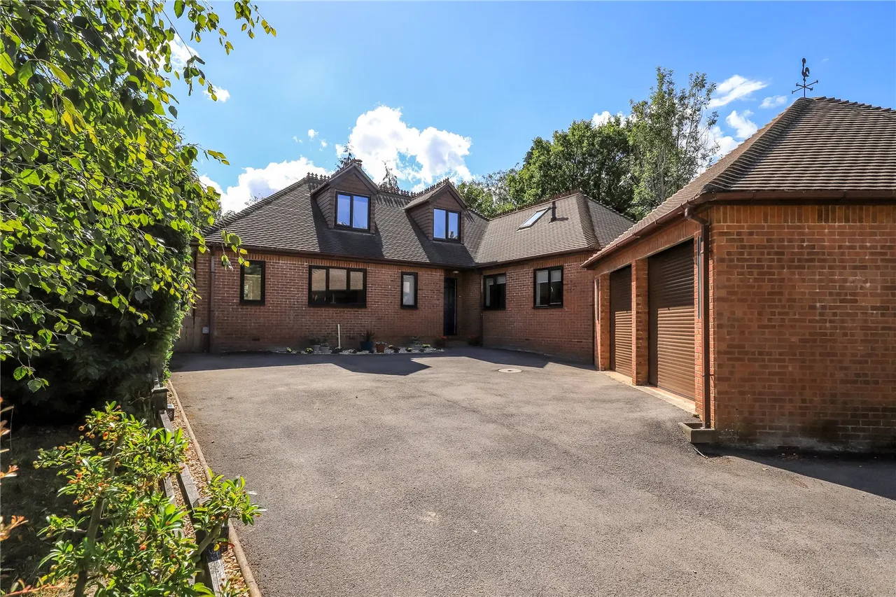 4 bed house for sale — Whitchers Meadow, Alderbury, Salisbury, Wiltshire, SP5 3TL
