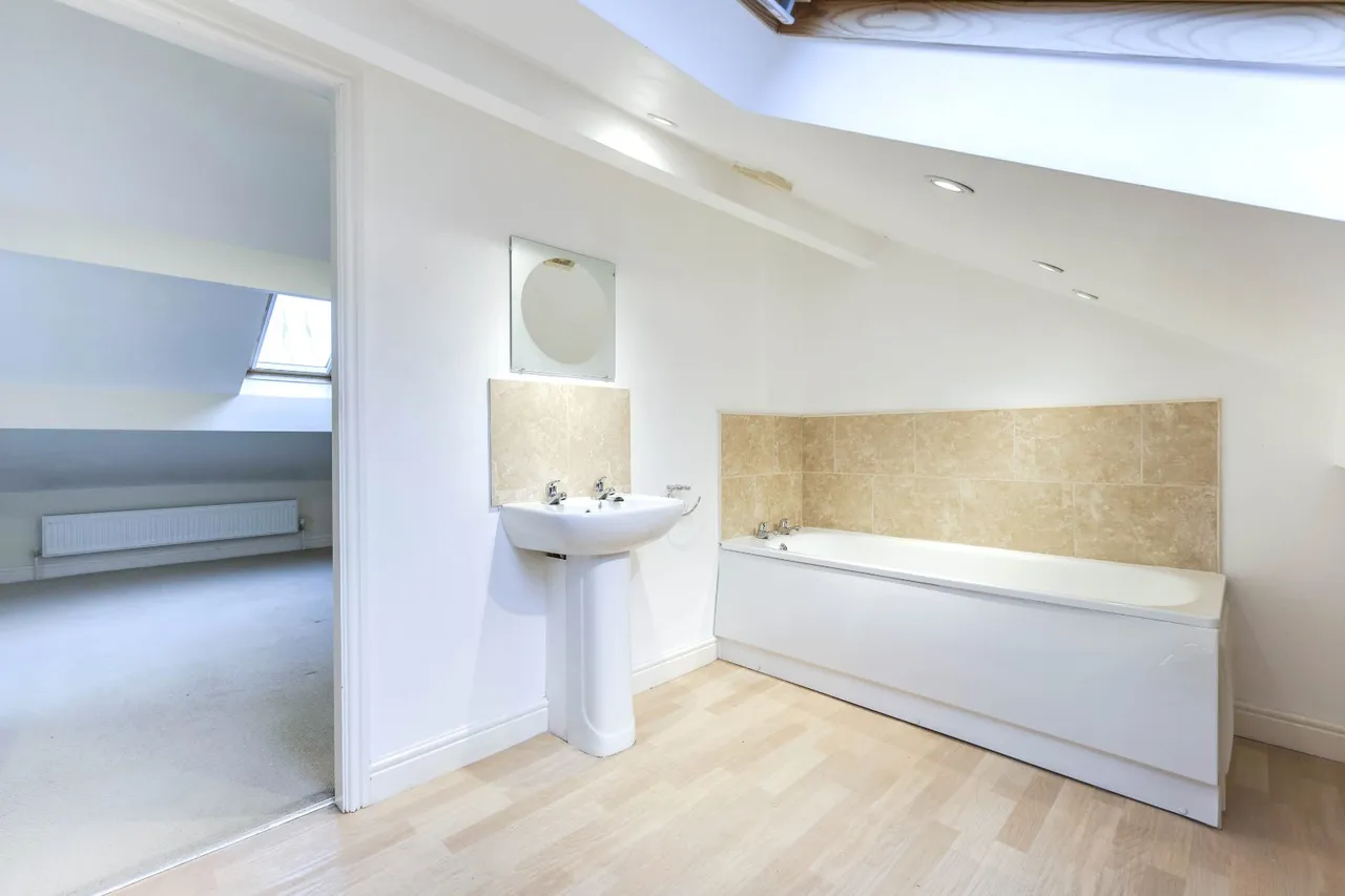 Hillcrest Rise, Leeds, LS16, photo 16