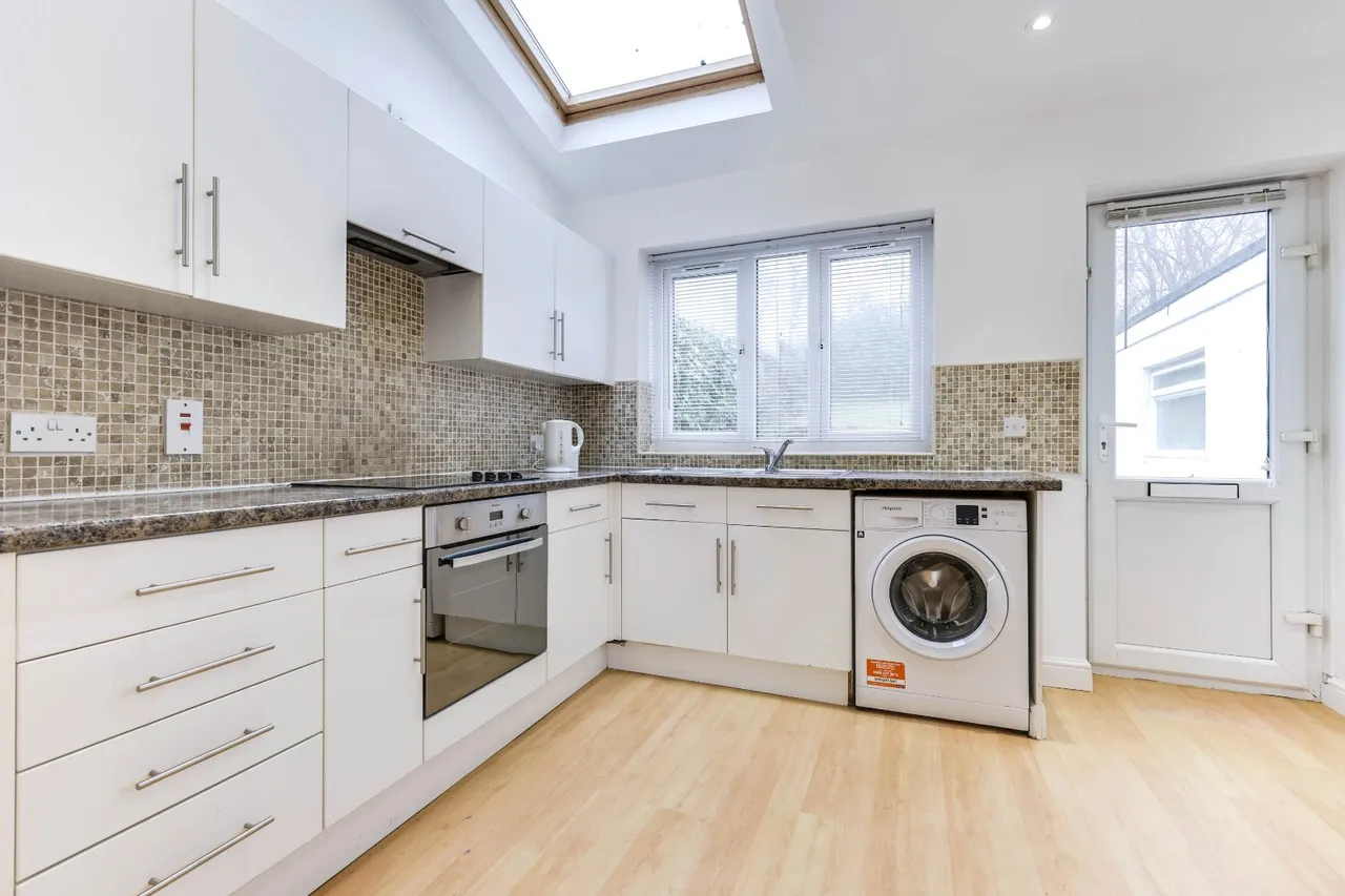 Hillcrest Rise, Leeds, LS16, photo 3