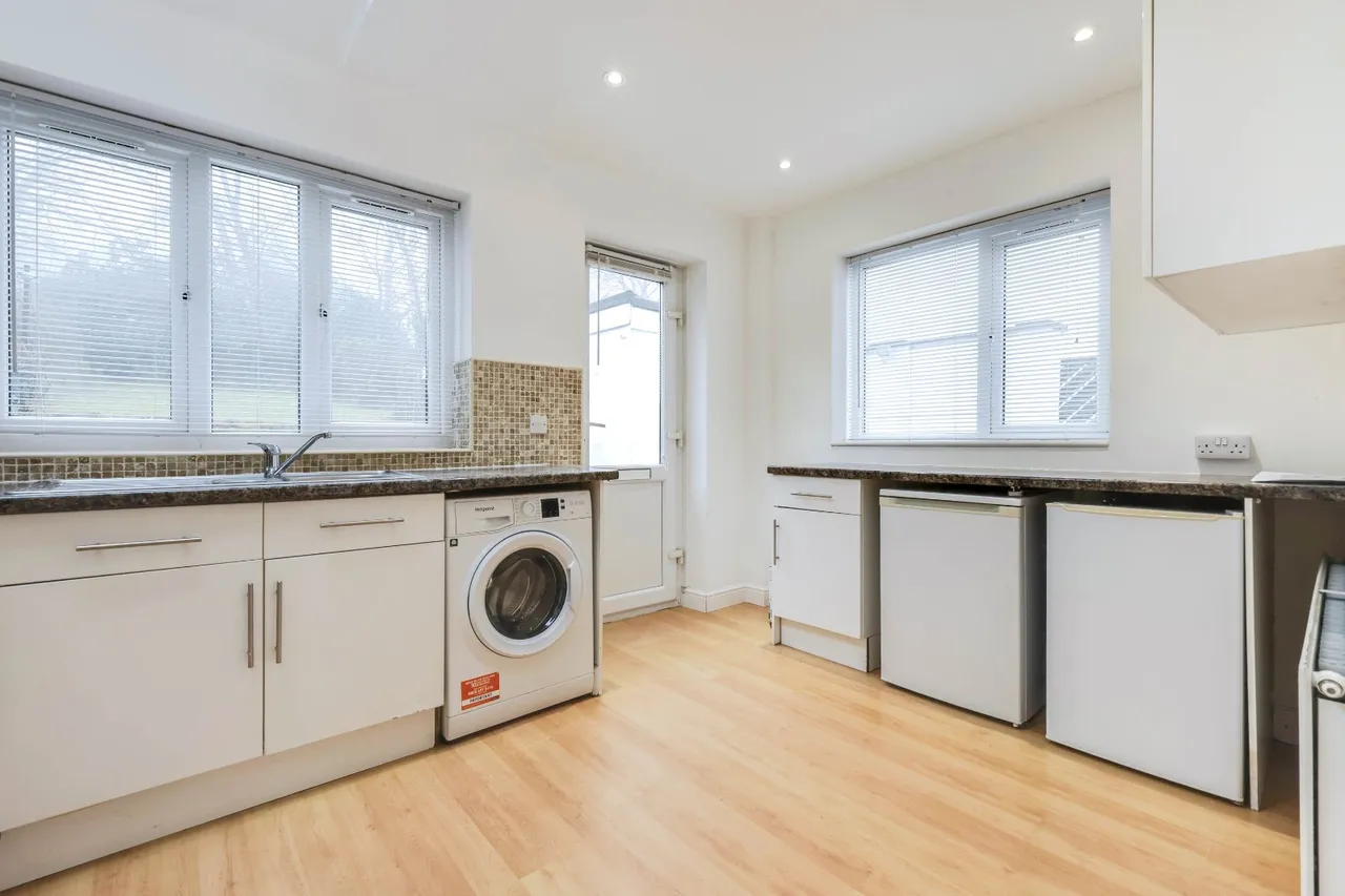 Hillcrest Rise, Leeds, LS16, photo 2
