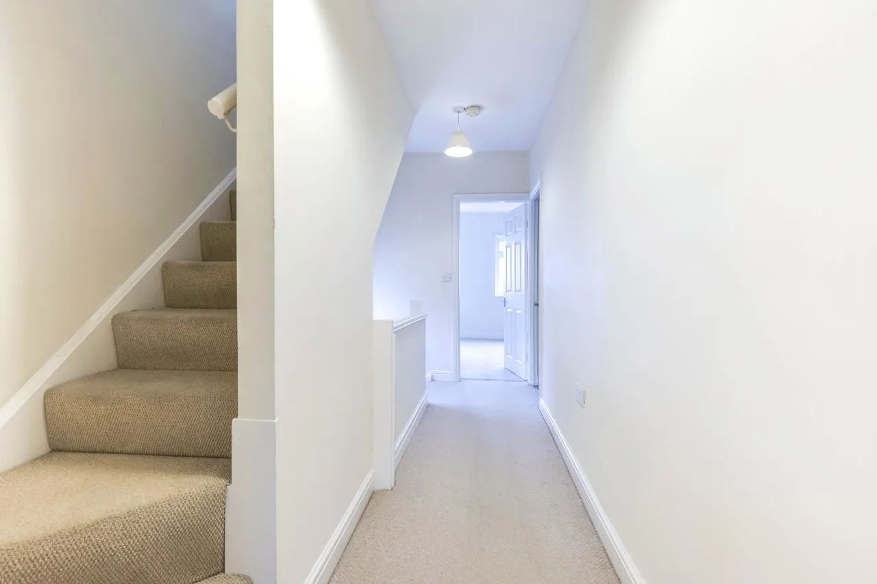 Hillcrest Rise, Leeds, LS16, photo 13