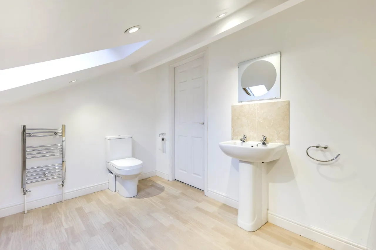 Hillcrest Rise, Leeds, LS16, photo 17
