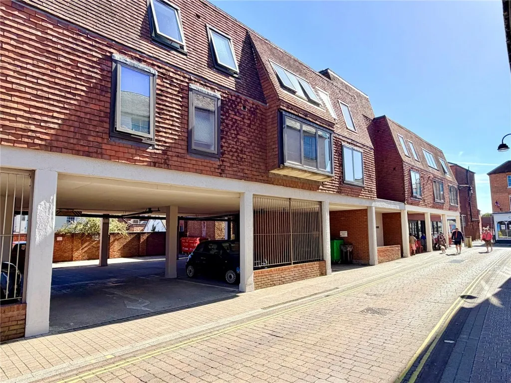 1 bed flat for sale, Lymington, Hampshire