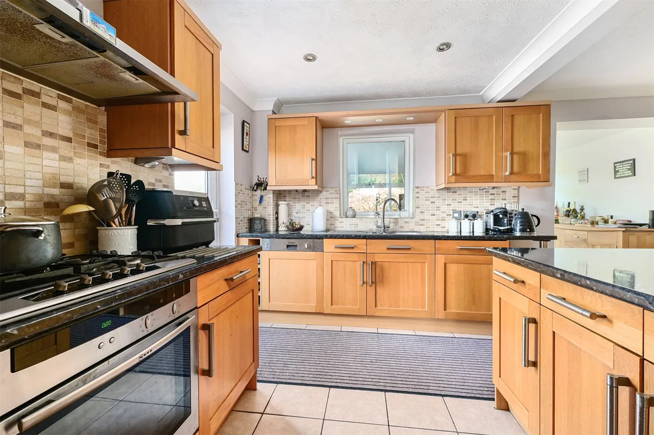 Hampton Close, Church Crookham, Fleet, Hampshire, GU52 8LB, photo 3