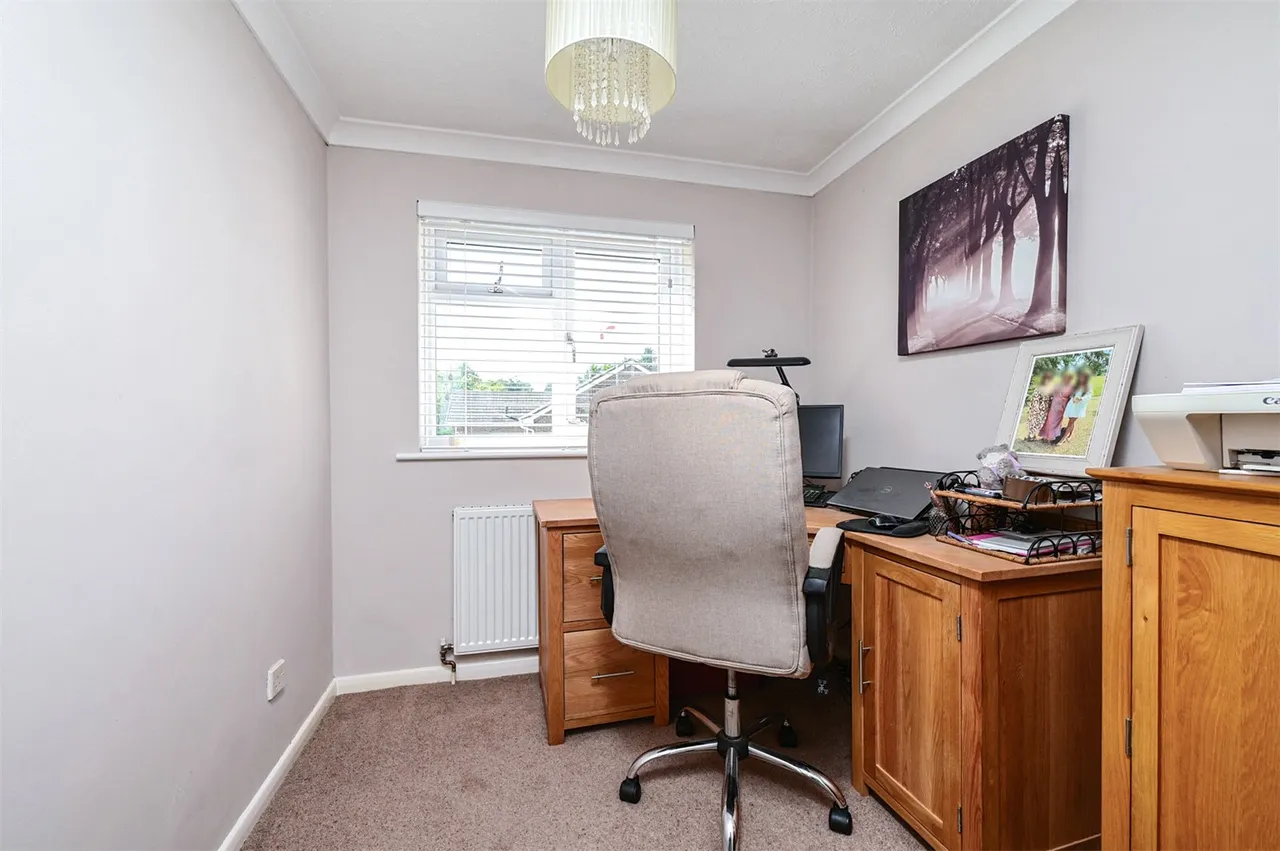 Hampton Close, Church Crookham, Fleet, Hampshire, GU52 8LB, photo 10