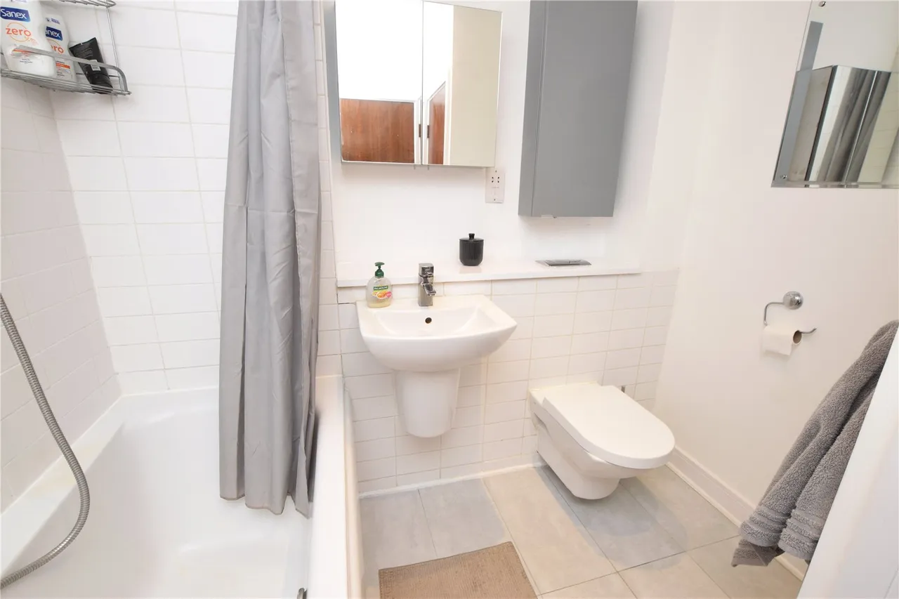 High Road, Chadwell Heath, RM6, photo 9