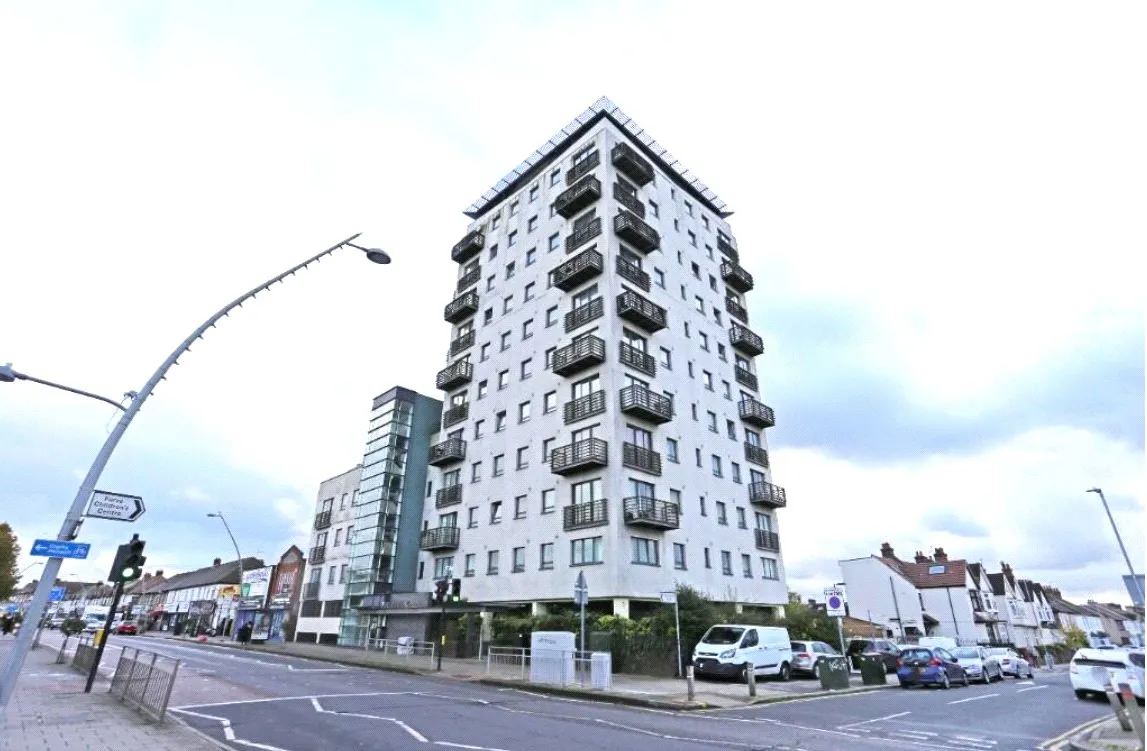 2 bed flat for sale, High Road, Chadwell Heath, RM6