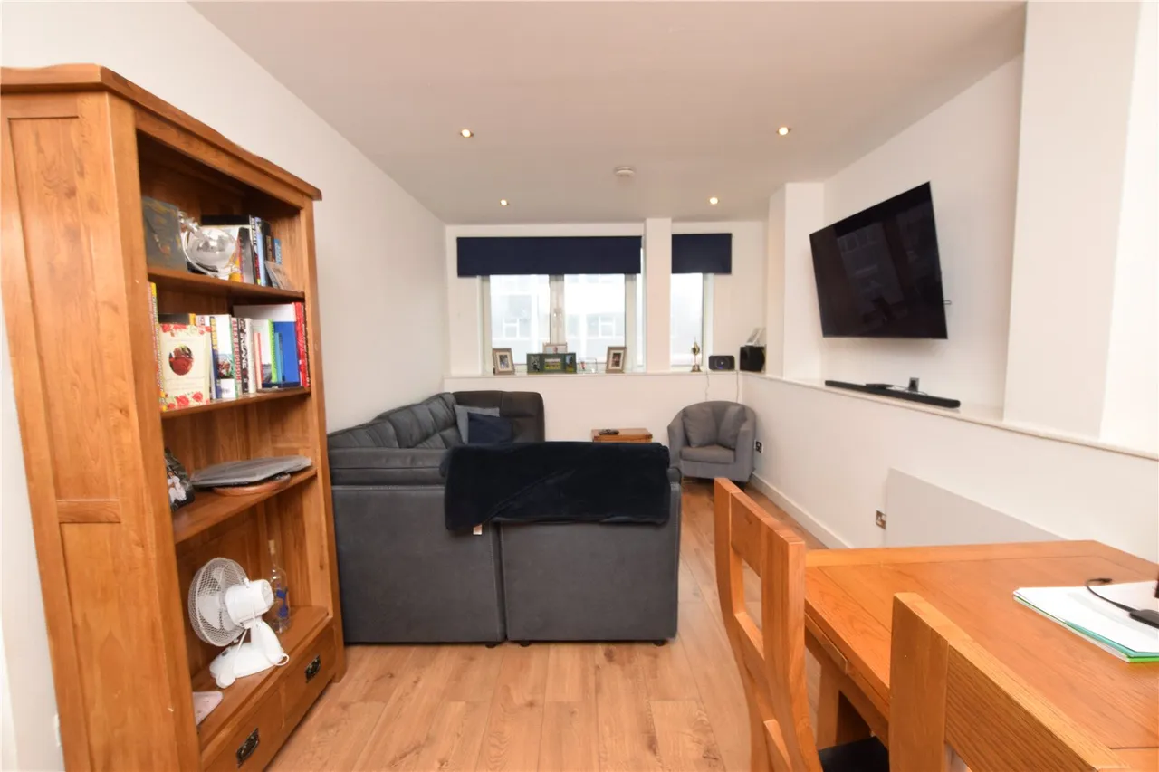 High Road, Chadwell Heath, RM6, photo 5