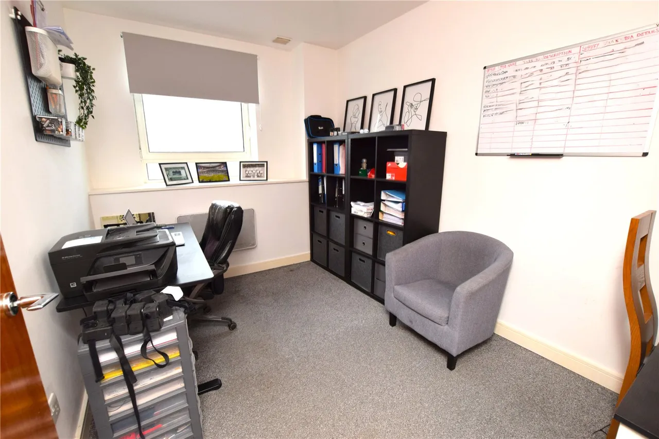 High Road, Chadwell Heath, RM6, photo 8