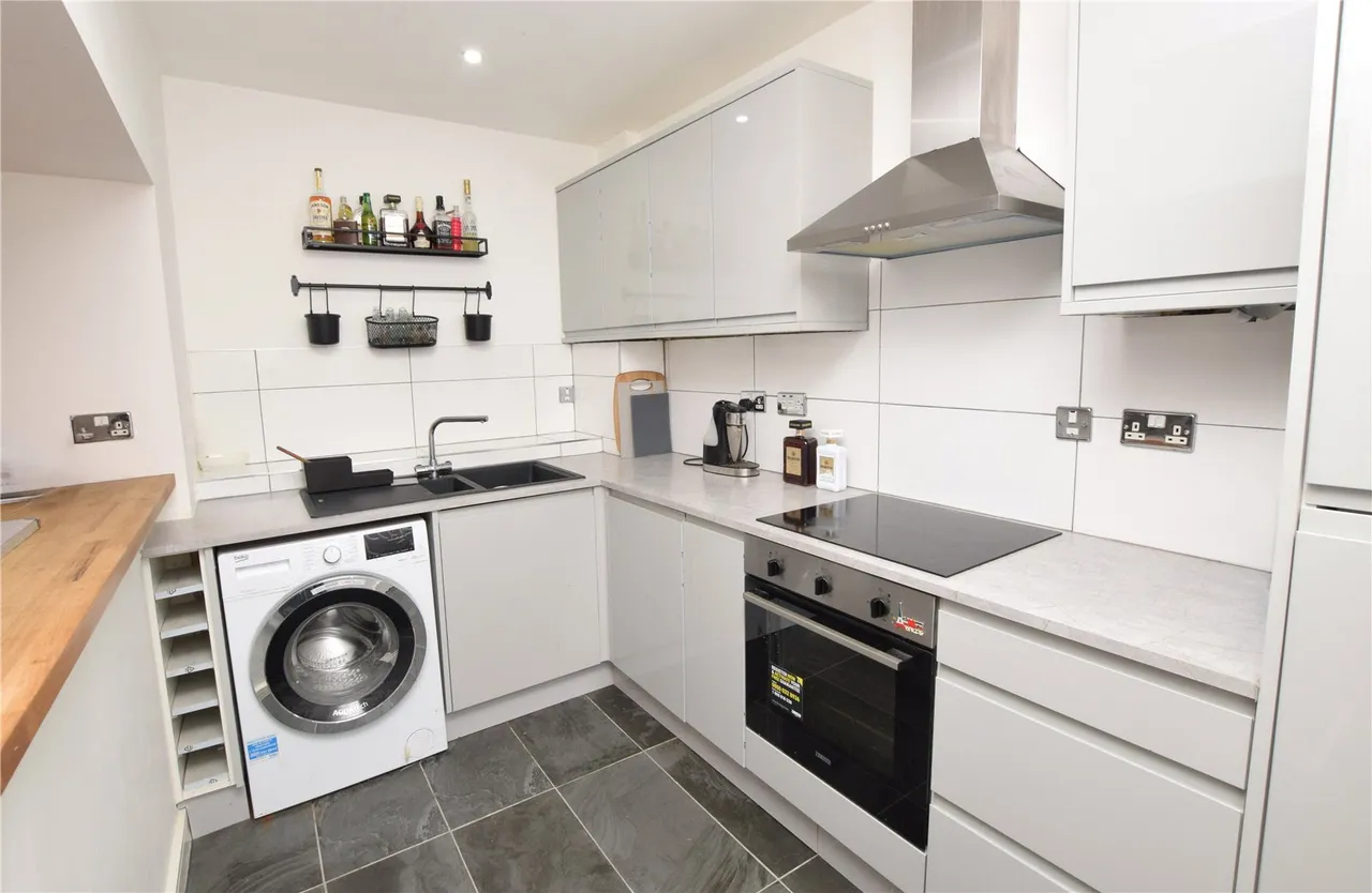 High Road, Chadwell Heath, RM6, photo 3