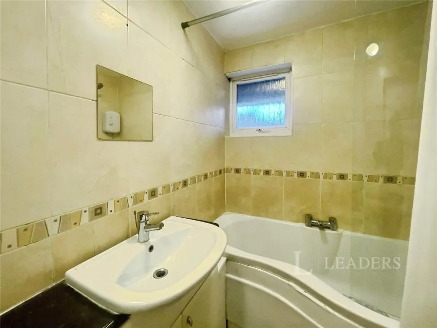Charles Gardner Road, Leamington Spa, CV31, photo 9