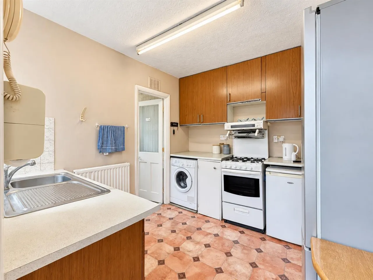 Detached For SaleStrafford Road, Hounslow, TW3, photo 3