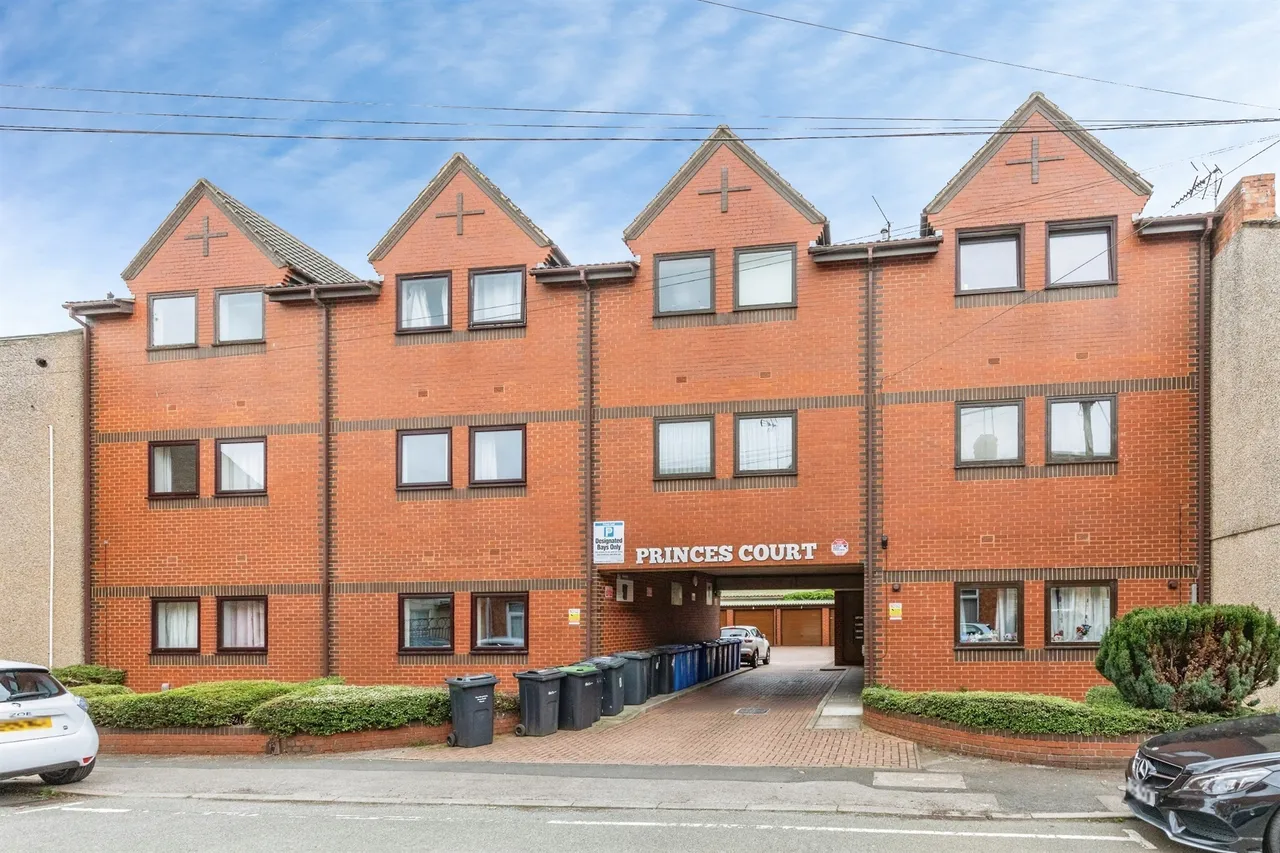 2 bed flat for sale — Princes Street, Kettering