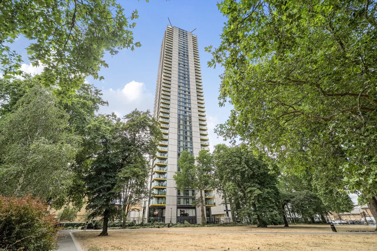 1 bed flat for sale — Churchyard Row, SE11