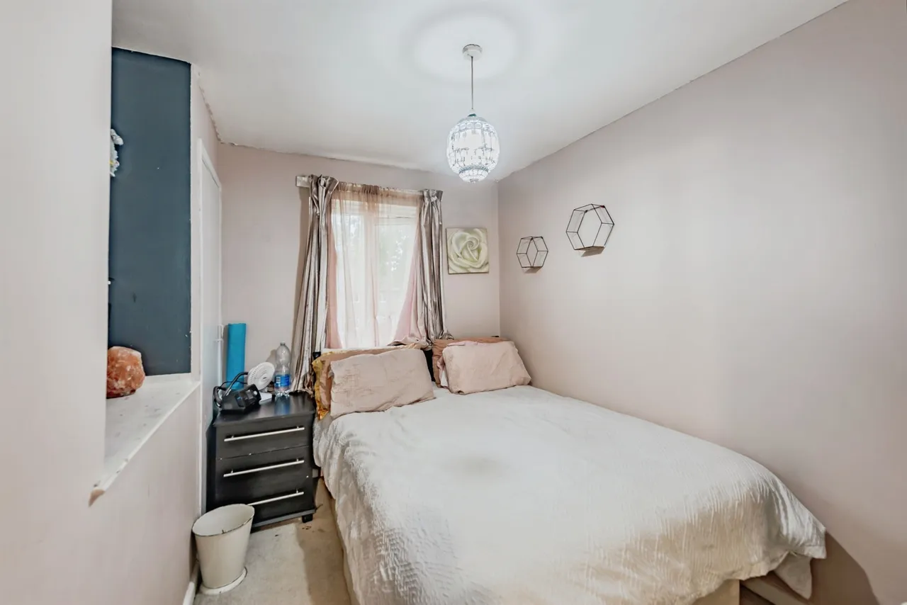 Woodfield Road, Crawley, RH10, photo 14