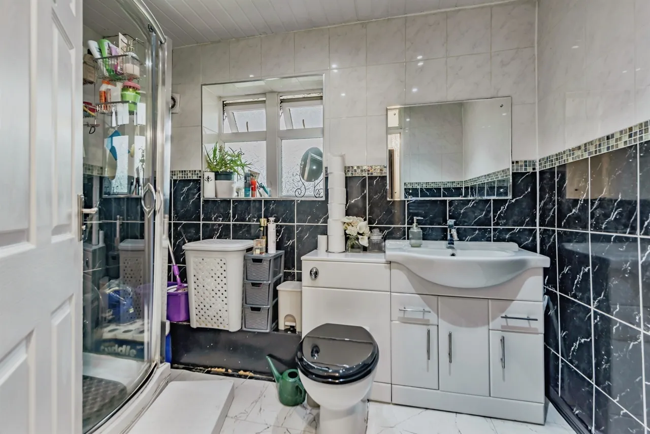 Woodfield Road, Crawley, RH10, photo 11