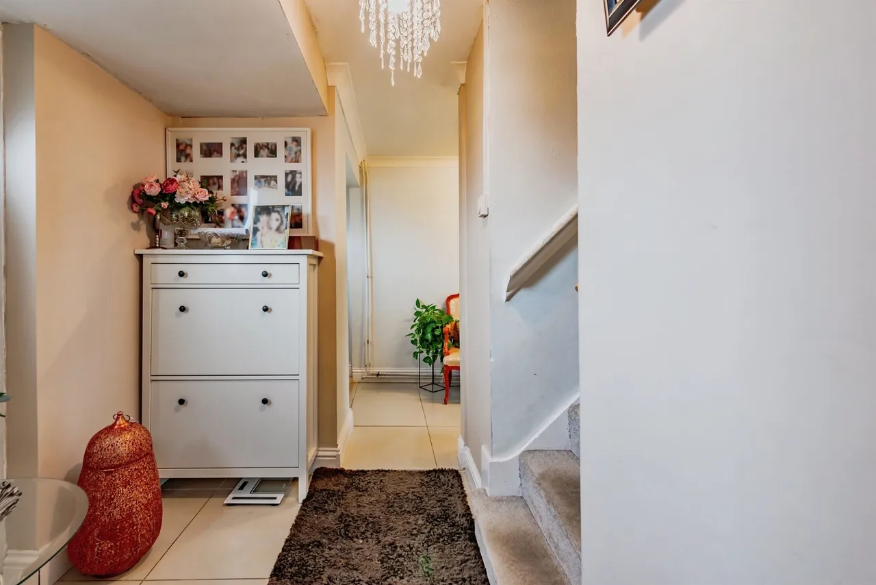 Woodfield Road, Crawley, RH10, photo 10