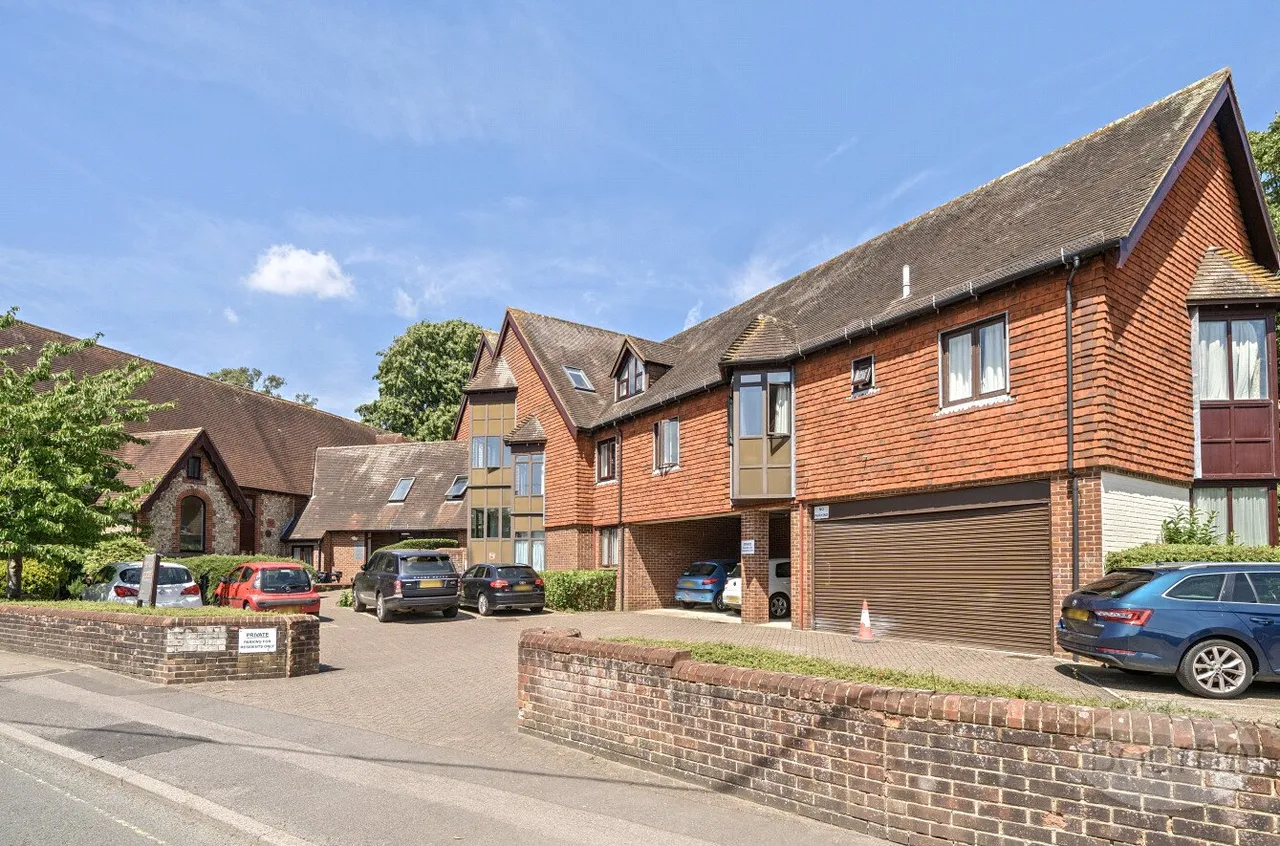 Hylton Road, Petersfield, GU32, photo 12