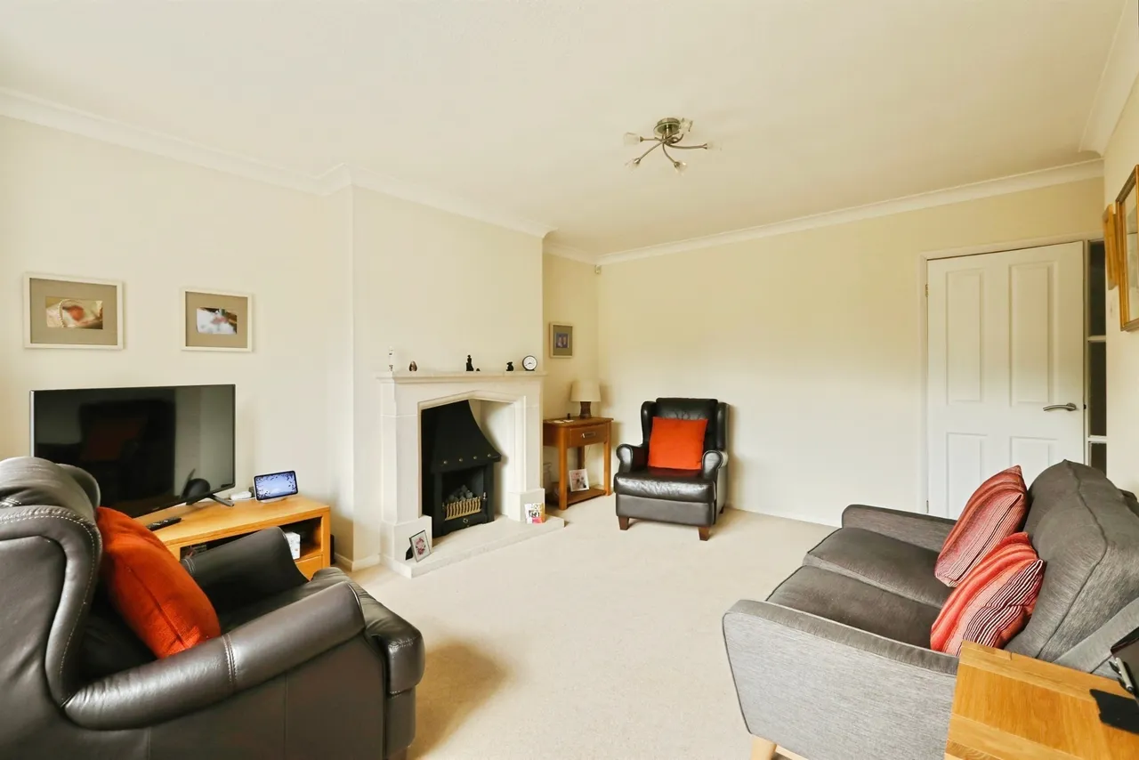 Edinburgh Drive, North Anston, SHEFFIELD, photo 4