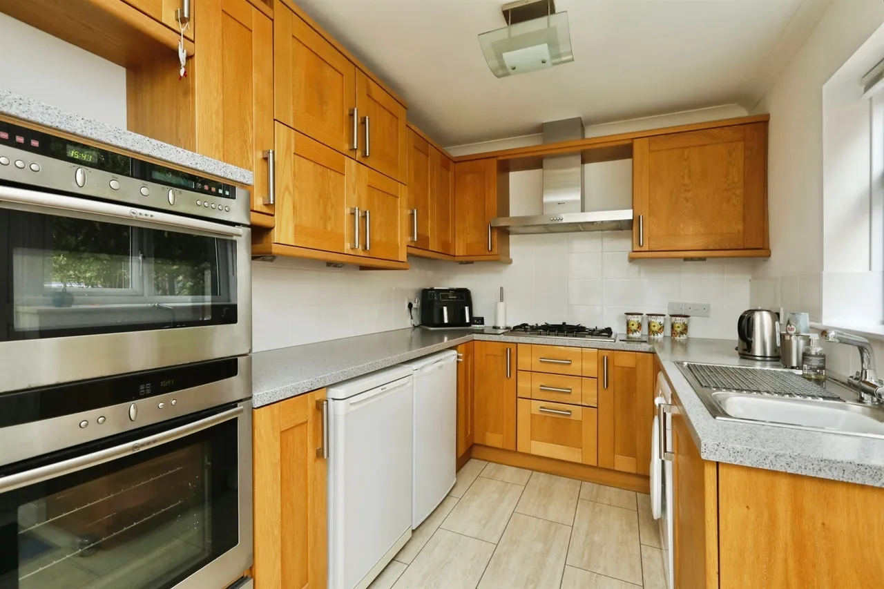 Edinburgh Drive, North Anston, SHEFFIELD, photo 2