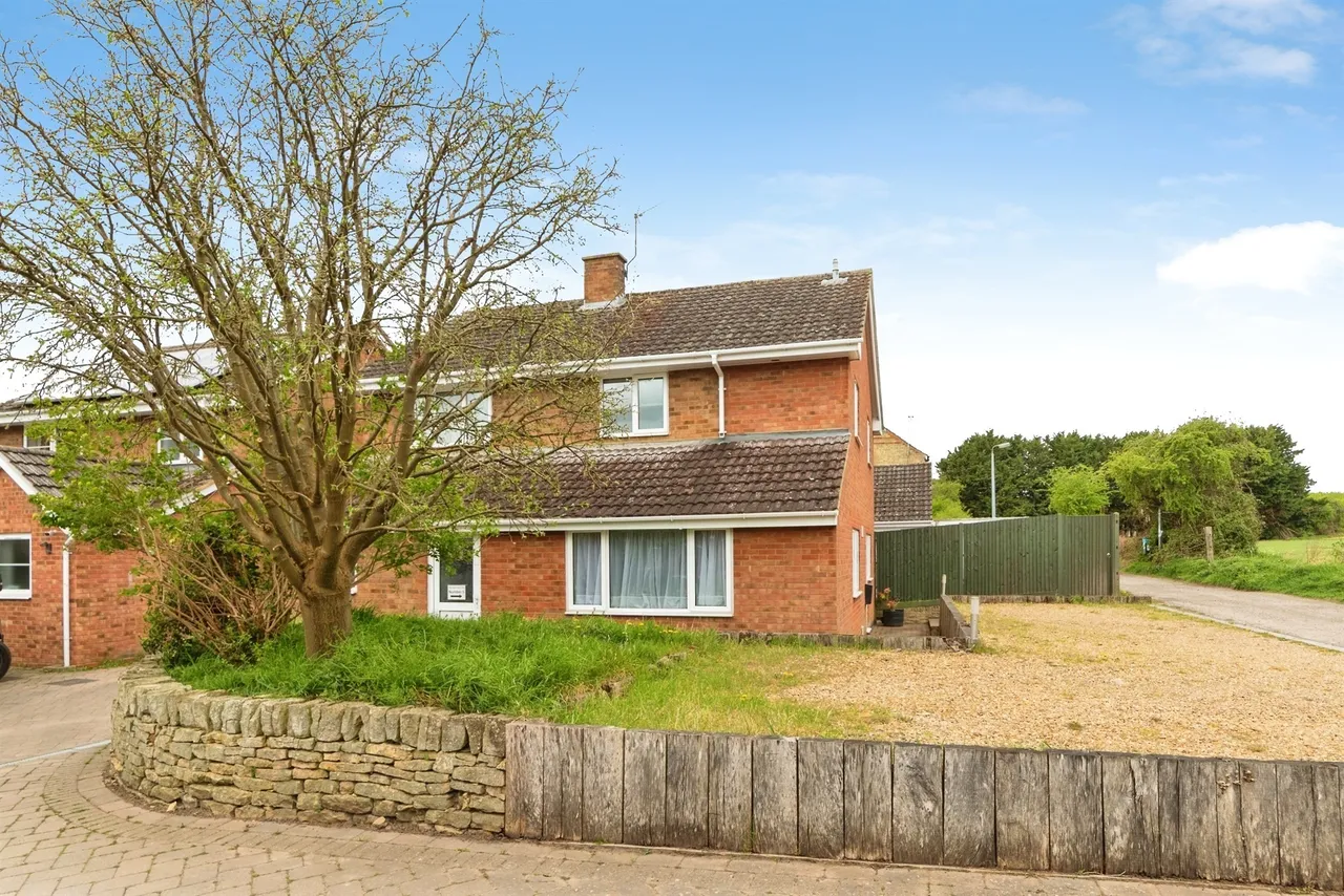 4 bed house for sale, New Walk, Shillington, SG5