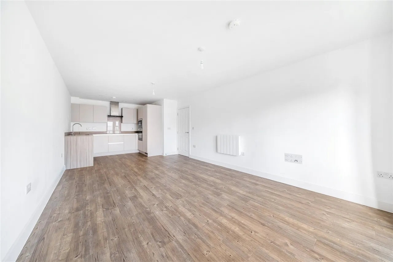Roper Crescent, Sunbury, TW16 5DH, photo 3