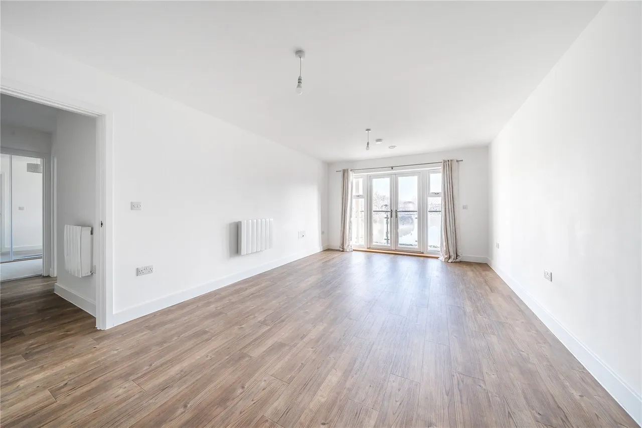 Roper Crescent, Sunbury, TW16 5DH, photo 4